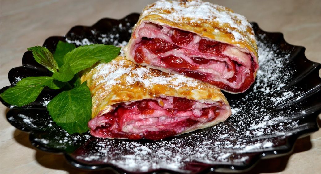 Найсмачніший штрудель з вишнею з лаваша, який можна приготувати за 30 хвилин: просто тане у роті 