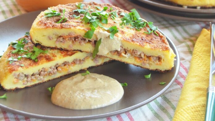 Картопляні млинці з м'ясною начинкою