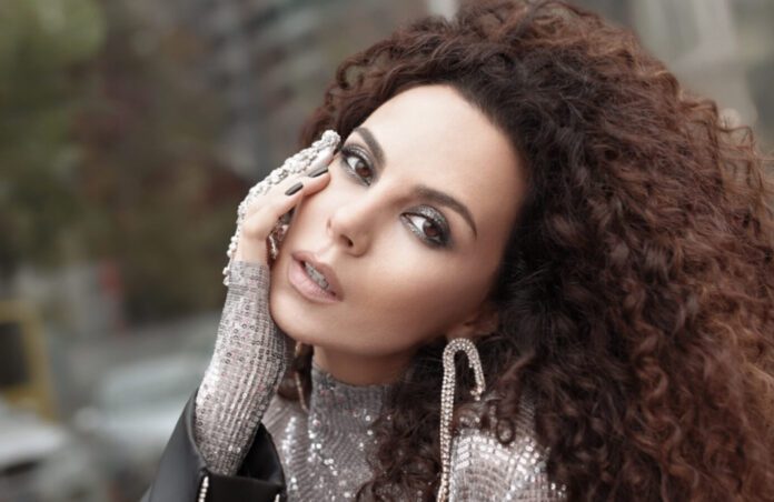 Настя Каменських сховала округлий живіт рукою Настя Каменських сховала округлий живіт рукою