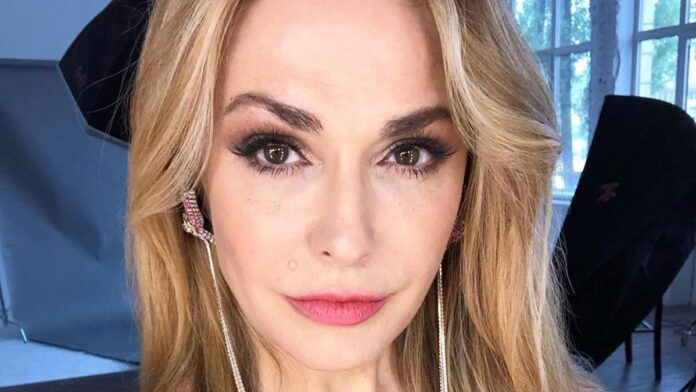 Ольга Сумська показала, як виглядає поза сценою та камерами