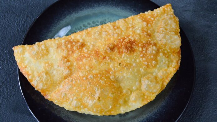 Пишні чебуреки з м'ясом 