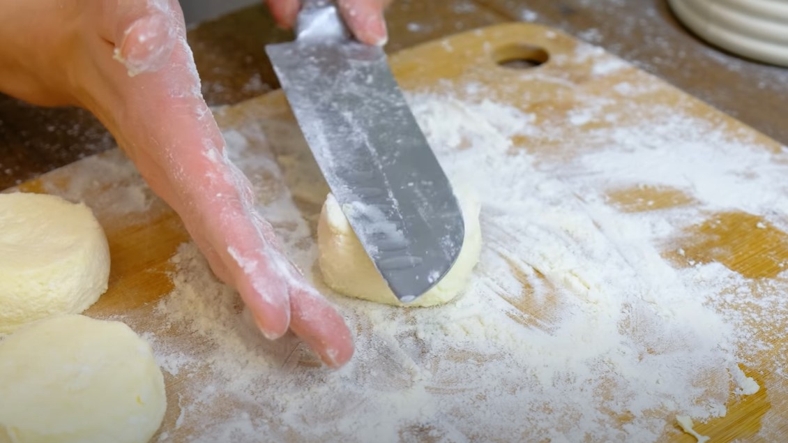 Як зробити сирники з домашнього сиру