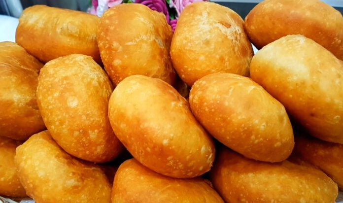 Пишні біляші з ніжною і соковитою начинкою за 10 хвилин Пишні біляші з ніжною і соковитою начинкою за 10 хвилин