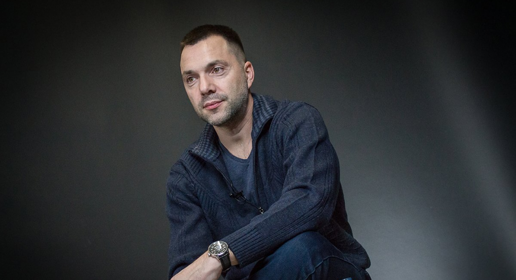 Олексію Арестовичу — 47 років: як став популярним, скільки мав дружин та чому зводить з розуму жінок 