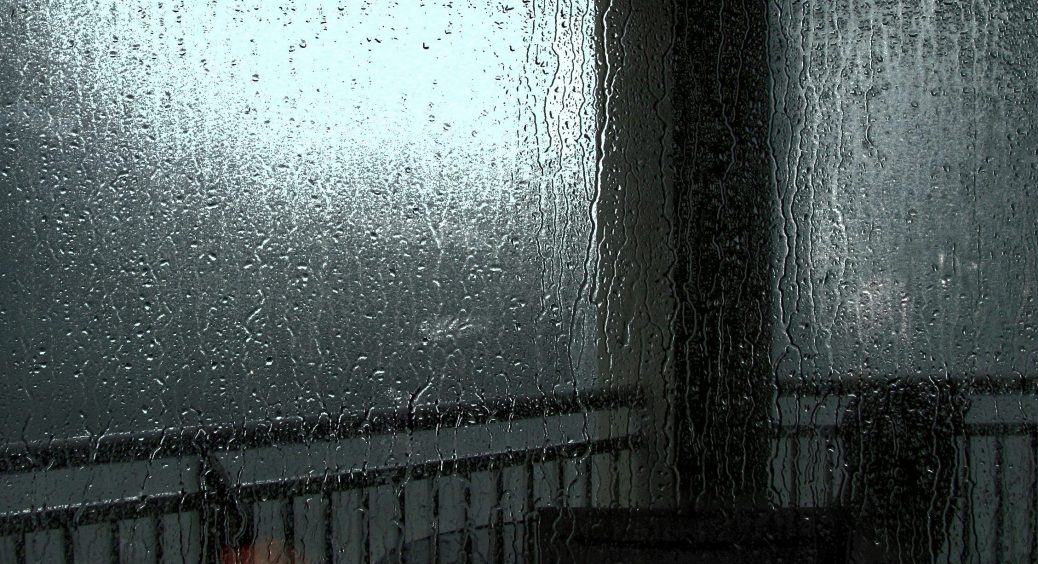 Зливи, грози, град і шквальний вітер: синоптик попередив про погіршення погоди в декількох областях України 