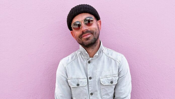 35-річний Андрій Бєдняков вперше показав свій паспорт