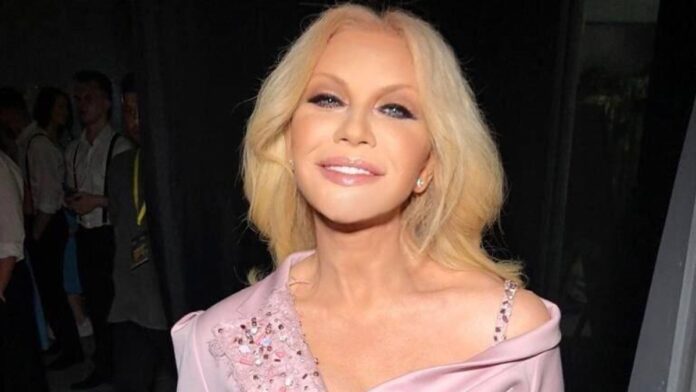 Таїсія Повалій ховає своє обличчя після чергової пластичної операції Таїсія Повалій ховає своє обличчя після чергової пластичної операції