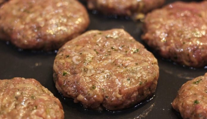 Пишні котлети з фаршу без хліба у духовці