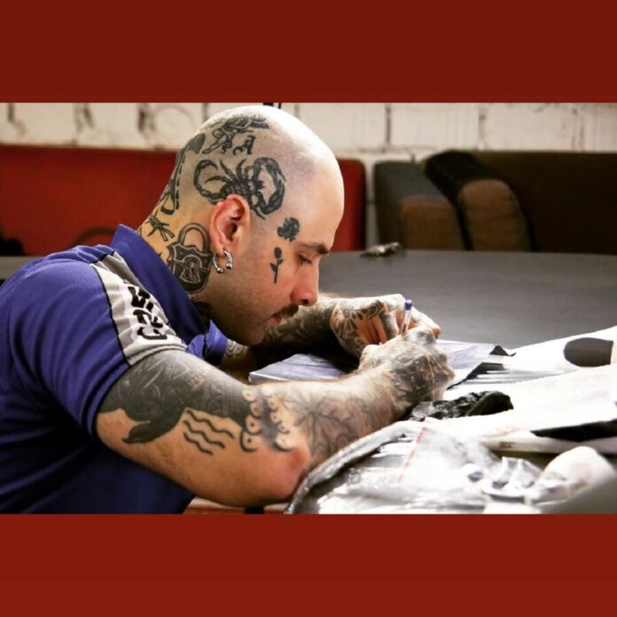 Київський тату-майстер Олександр Філіпченко влаштовує благодійні тату-марафони