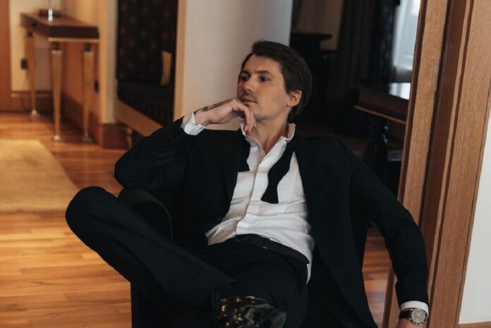 Євгеній Кот розповів про поцілунки на паркеті