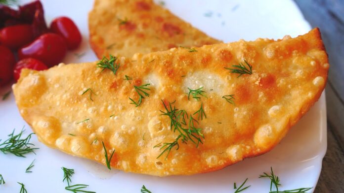 Як приготувати смачні чебуреки