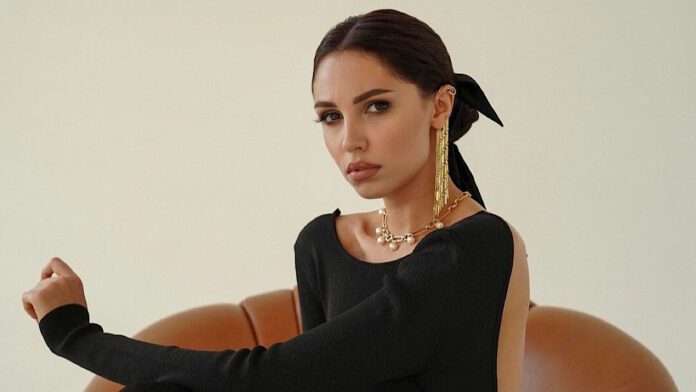 Анна Богдан похизувалась розкішним букетом Анна Богдан похизувалась розкішним букетом