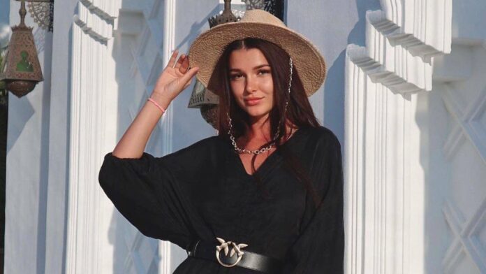 Юля Зайка поїхала за подарунками до іноземця Юля Зайка поїхала за подарунками до іноземця