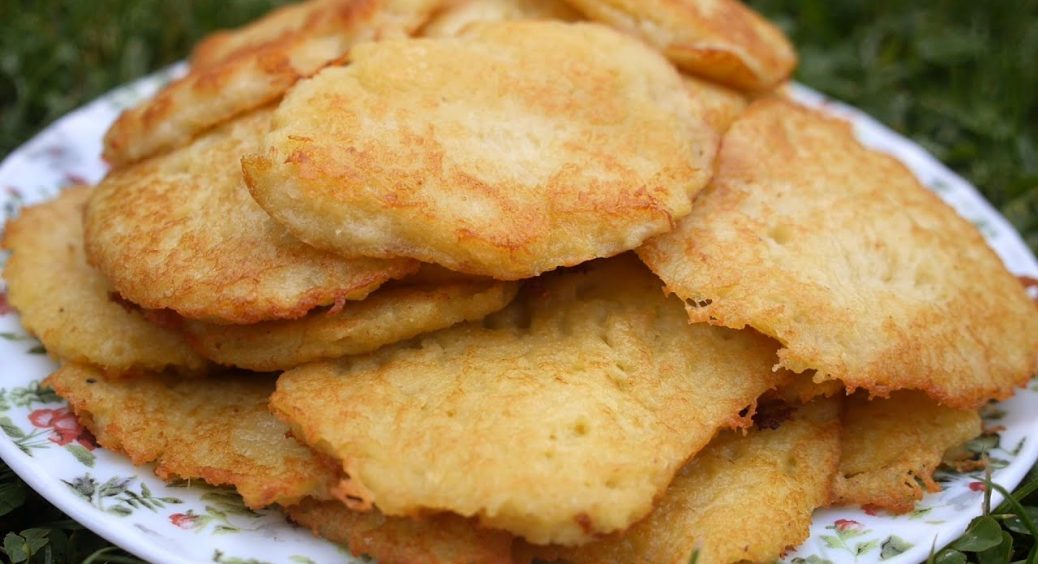 Як приготувати корисні деруни за лічені хвилини: рецепт простої страви з картоплі без смаження 