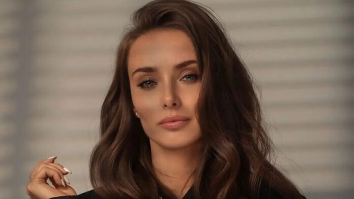 Ксенія Мішина терер зустрічається з військовим Ксенія Мішина терер зустрічається з військовим