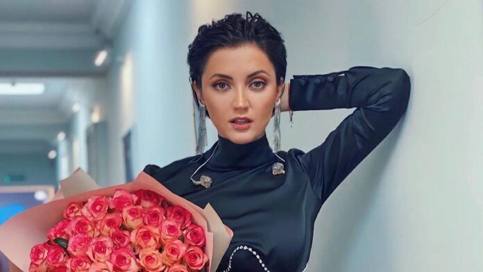 Оля Цибульська засвітила животик на восьмому місяці вагітності