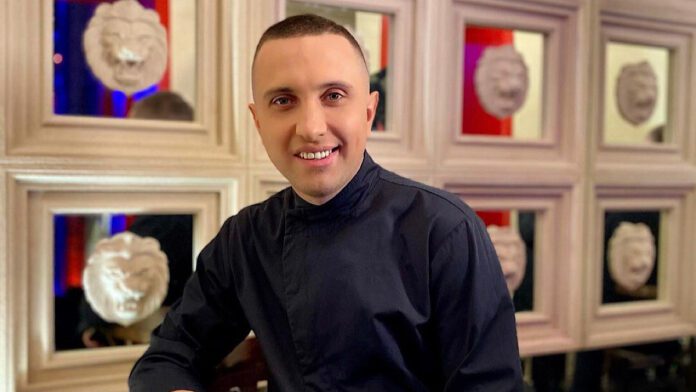 Кухар Пава показав батька Кухар Пава показав батька