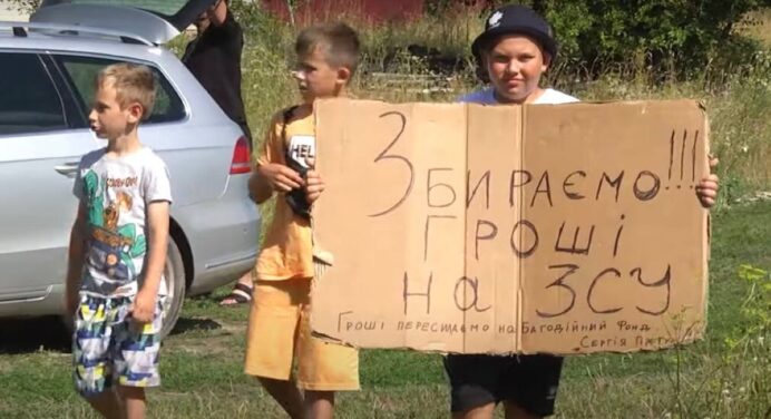 Маленькі українці, які допомагають боронити Україну: чим заробляє малеча, аби допомогти ЗСУ 