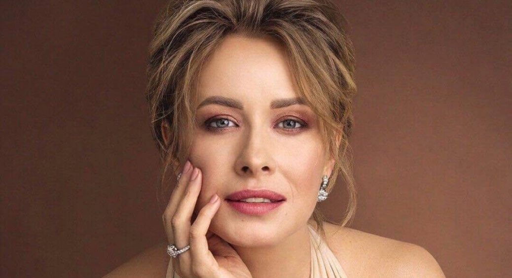 Зірка “Кварталу 95” Олена Кравець вразила яскравим перевтіленням: з “хлопчика” у розкішну леді (ФОТО) 