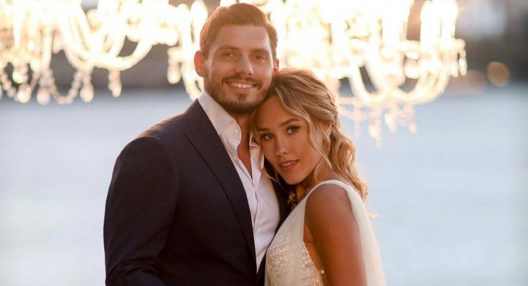 Перша пара в історії шоу “Холостяк” оформила свій шлюб на небесах: Добринін і Квіткова обвінчалися 