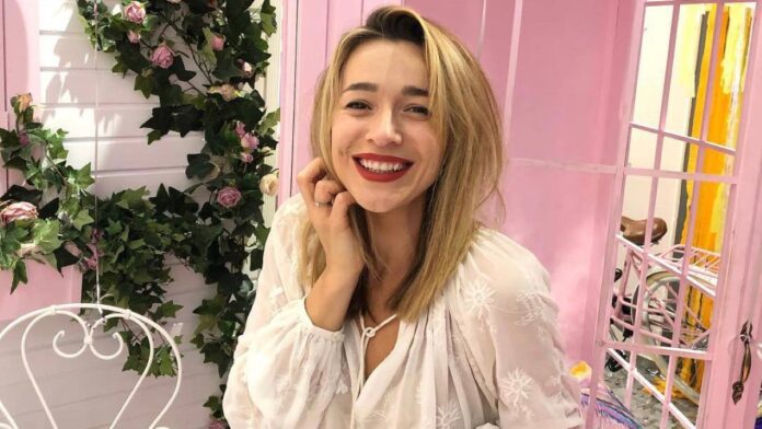 Настя Коротка показала красивий вагітний животик