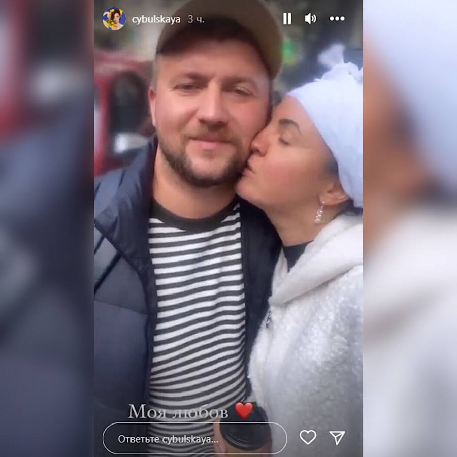 Оля Цибульська без сорому цілує одруженого 