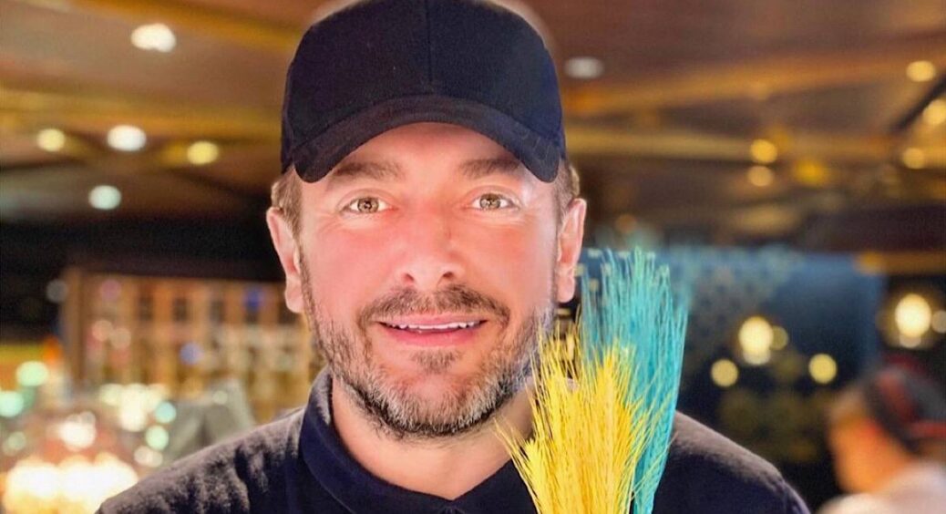 Ведучий “Говорить Україна” Суханов в мережі підмазується до всіх акторів: намагається роботу знайти? 