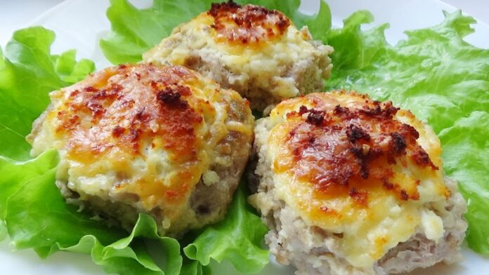 М'ясні ватрушки зі звичайного фаршу М'ясні ватрушки зі звичайного фаршу