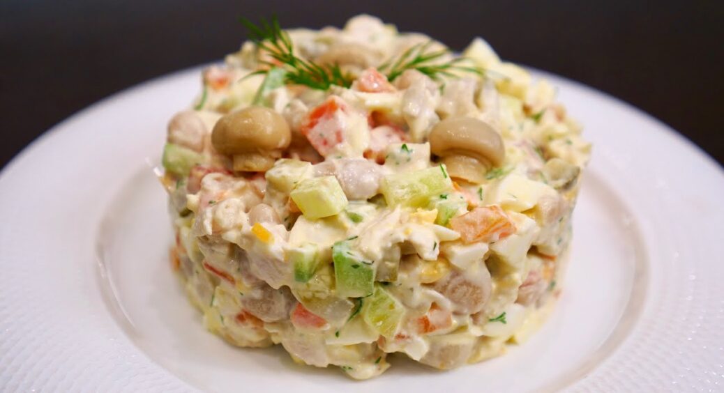 Замість квашених огірків поставте в Олів’є саме цей інгредієнт: салат одразу вийде набагато смачнішим 