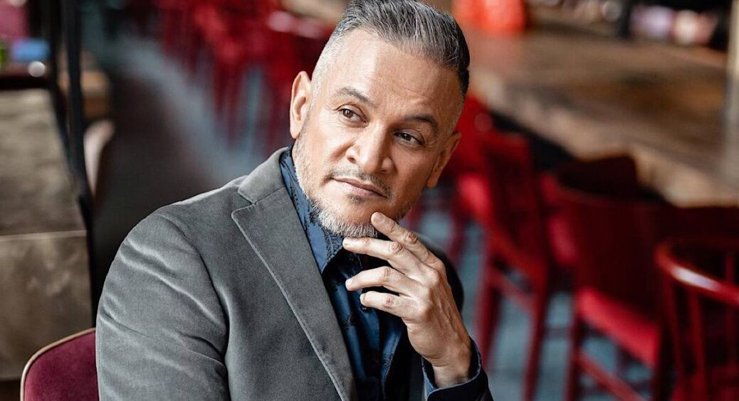 “Люблю цю країну”: Ектор Хіменес-Браво показав свій розкішний будинок у Канаді, який придбав 17 років тому 