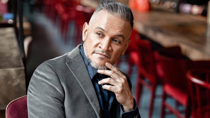 Ектор показав свій будинок у Канаді Ектор показав свій будинок у Канаді