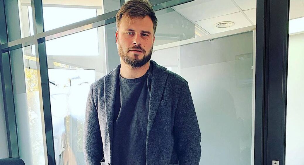 Єгор Гордєєв розповів, як проходить ремонт у його квартирі: “Треба самому замінити скло у вікнах” 