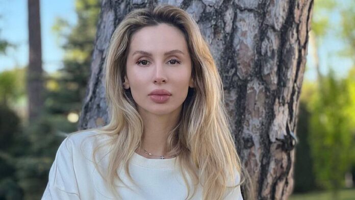 Світлана Лобода засвітила кругленький живіт