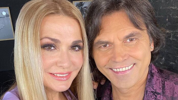 Віталій Борисюк відростив довгу сиву шевелюру 