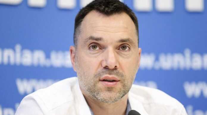 Олексій Арестович прокоментував скандал з екзорцизмом Олексій Арестович прокоментував скандал з екзорцизмом