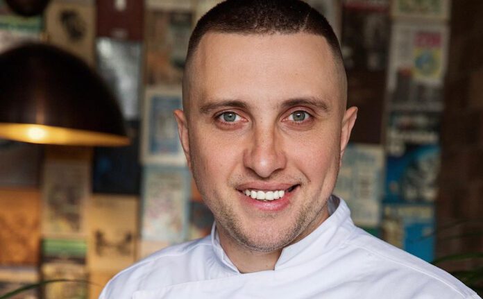 Пава показав, що любить їсти в реальному житті Пава показав, що любить їсти в реальному житті