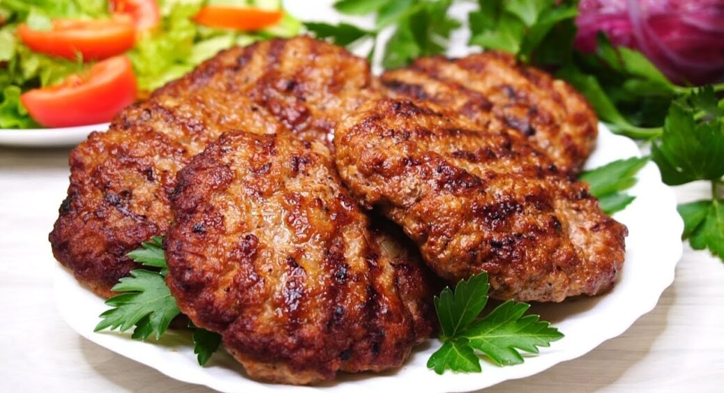 Кулінарний секрет, який зробить фарш на котлети ніжним, як пух: що необхідно додати у звичайне м’ясо? 