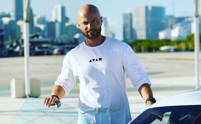 Що робить дружина Ями у США Що робить дружина Ями у США