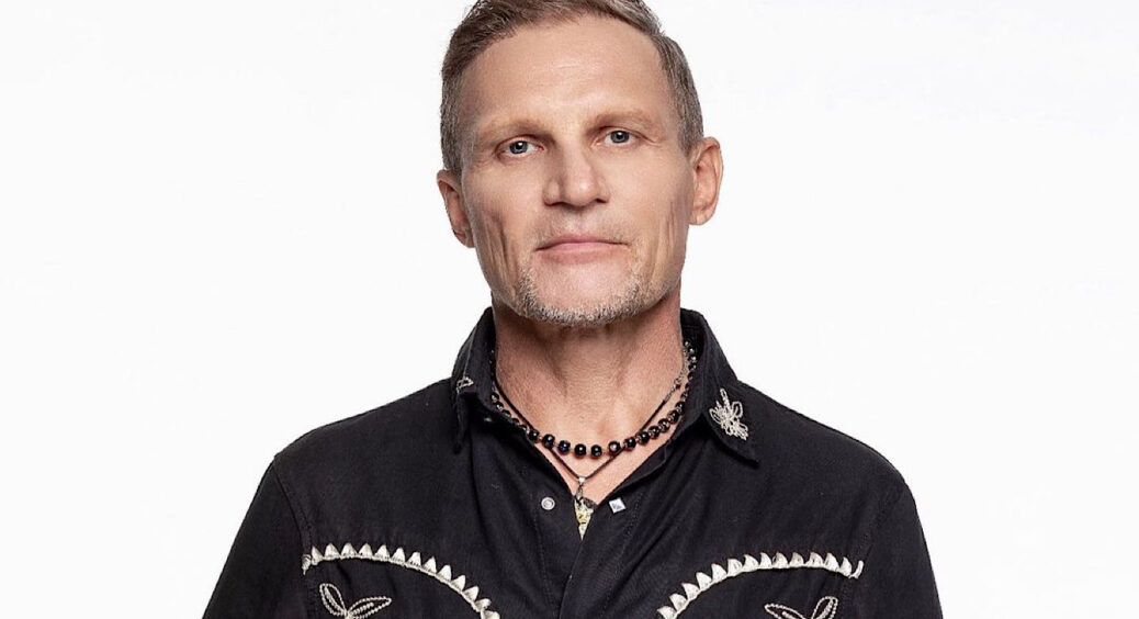 Наступають на п’яти: Як виглядають та чим займаються діти багатодітного батька Олега Скрипки 