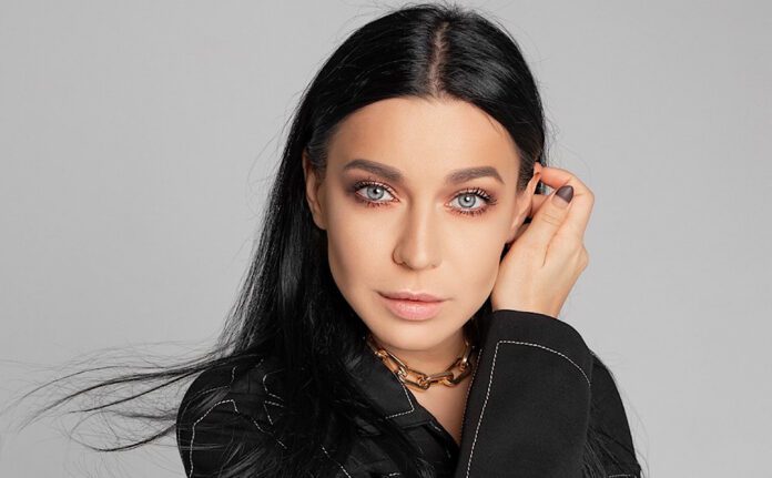 Йолкапопри війну на батьківщині випускає нові пісні