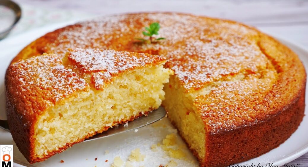 Неймовірно смачний манник на кефірі: який секретний інгредієнт зробить пиріг вологим та ніжним 