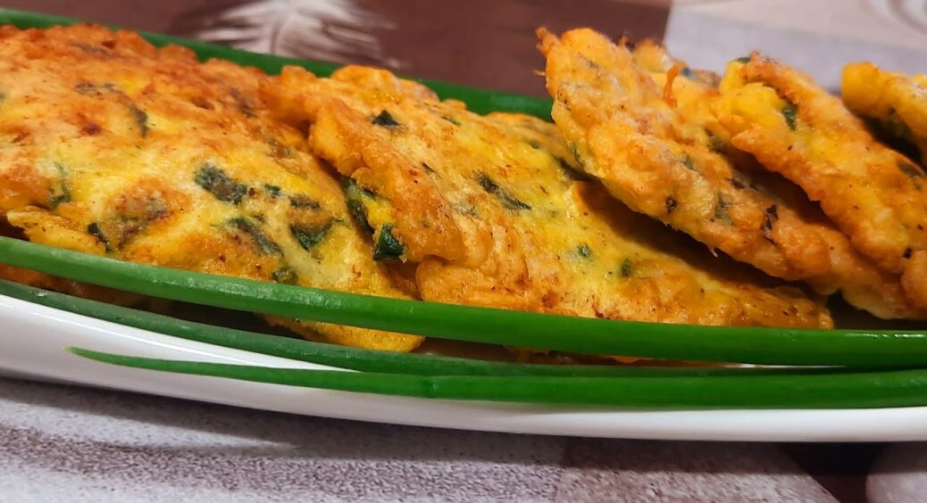 Надзвичайно смачні та ніжні цибуляники: рецепт львівських оладок, які виходять ситними, а готуються просто 