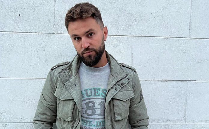 Андрій Задворний відправив доньку до школи лише у листопаді