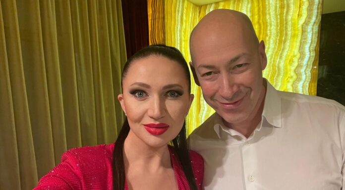 Журналіст Дмитро Гордон захотів хліба та видовищ та відвідав театр Журналіст Дмитро Гордон захотів хліба та видовищ та відвідав театр