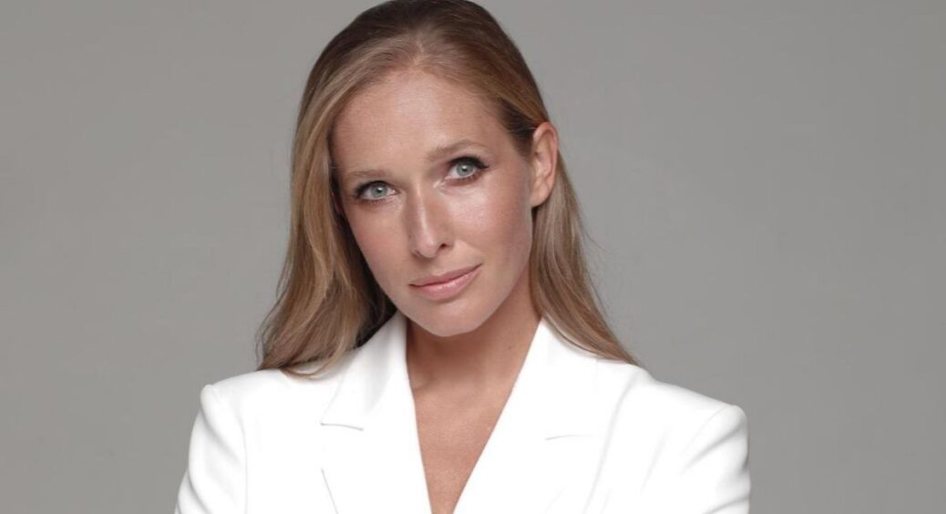 Ніжний вузький костюм: Неперевершена Катя Осадча розповіла, як миє голову без води 