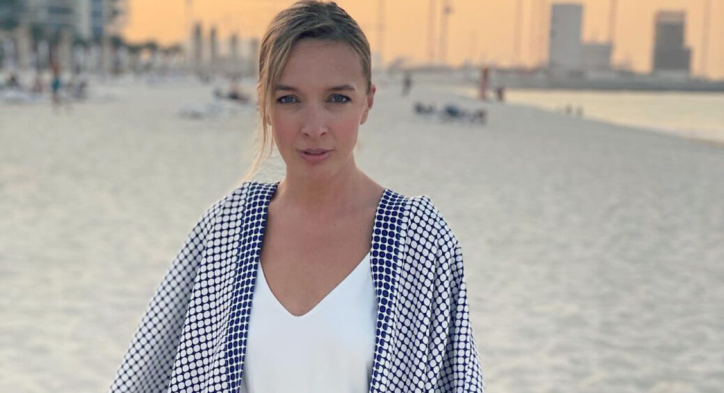 Василіса Фролова вперше показала свого сина і чоловіка: народила від сивого старця справжнього красунчика 