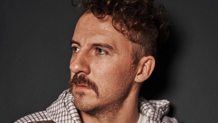 Євген Клопотенко засвітився на вулицях Києва у спідниці Євген Клопотенко засвітився на вулицях Києва у спідниці