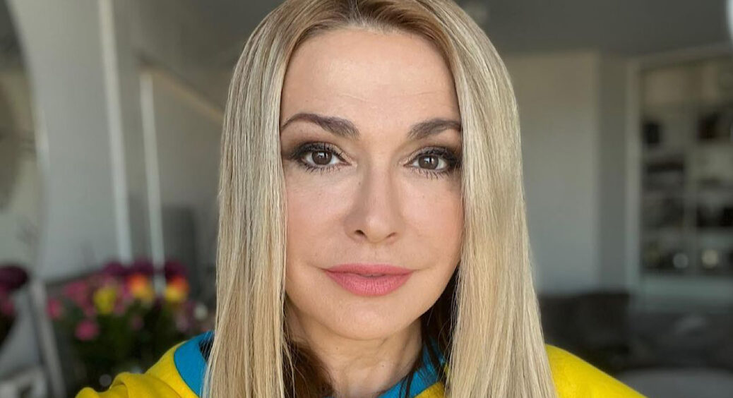 Спортивки, уггі та відросле коріння: Ольга Сумська показала, в якому непривабливому вигляді гастролює Україною 