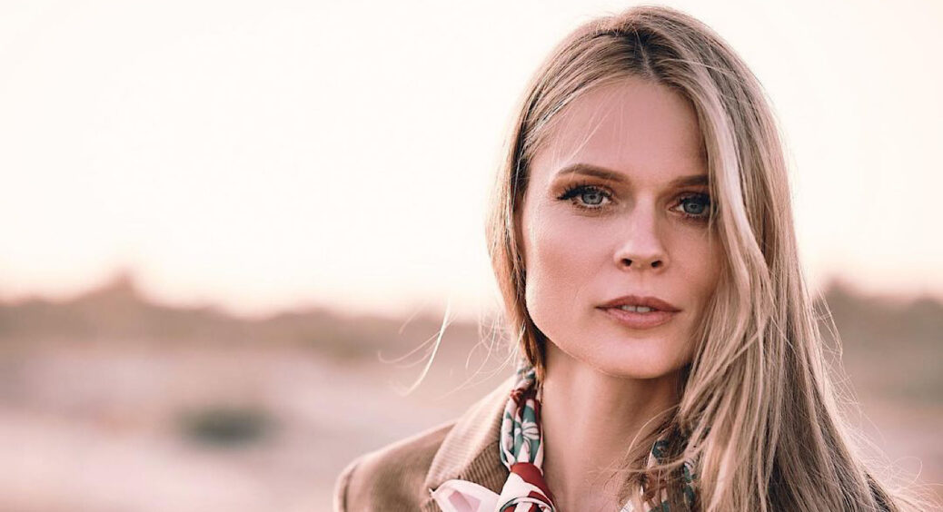 Фреймут, яка живе за кордоном, вперше за довгий час нагадала про себе: після зникнення дала уроки з етикету 