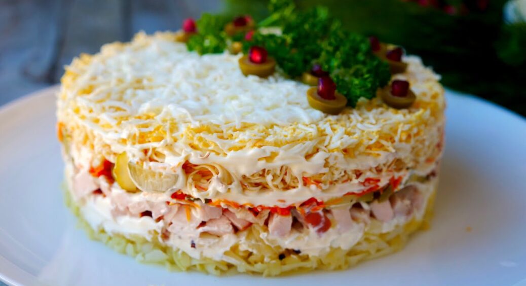 У “Оселедця під шубою” з’явився серйозний конкурент: рецепт святкового салату “Луїза” на Новий рік 2023 